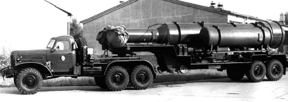 Автопоезд с тягачом ЗИЛ-157КВ-1 и транспортной машиной 9Т25 ракетного комплекса «Круг»