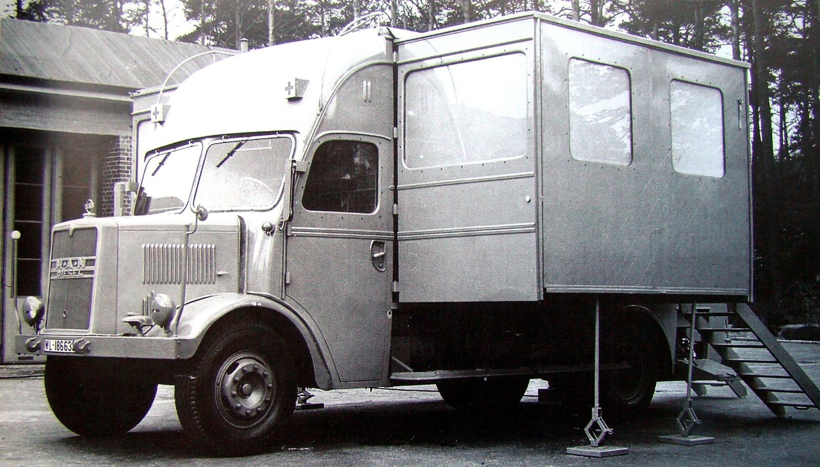 Мобильная операционная с раздвижным кузовом на шасси MAN ML4500S. 1940-1942 гг.